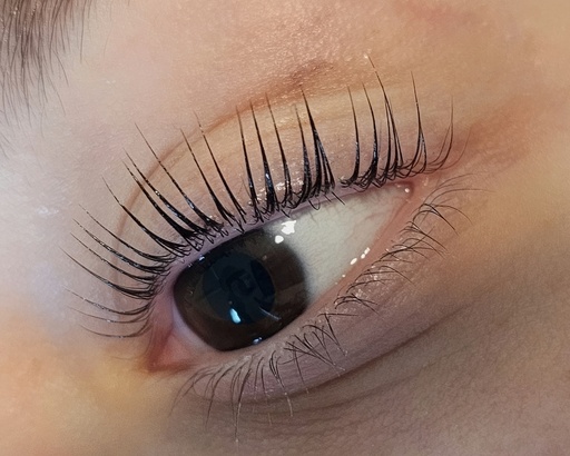 REFORZAMIENTO DE COLOR TINTE DE PESTAÑAS + SERUM HIDRATANTE